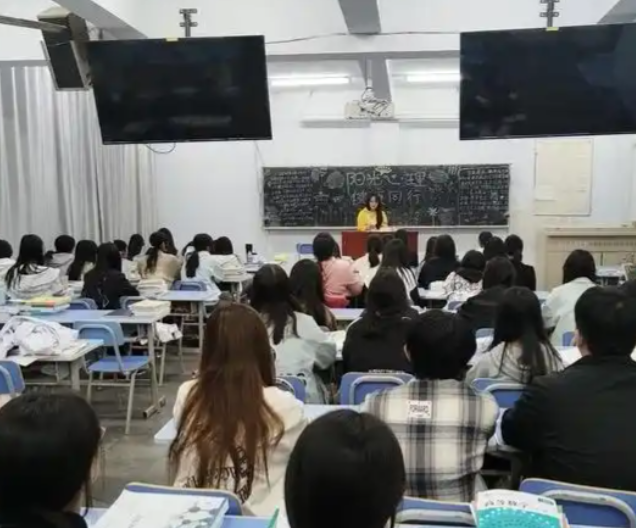 学生在就读城市就读学校和就读专业等方面都有更大的挑选规模 学生在就读城市就读学校和就读专业等方面都有更大的挑选规模